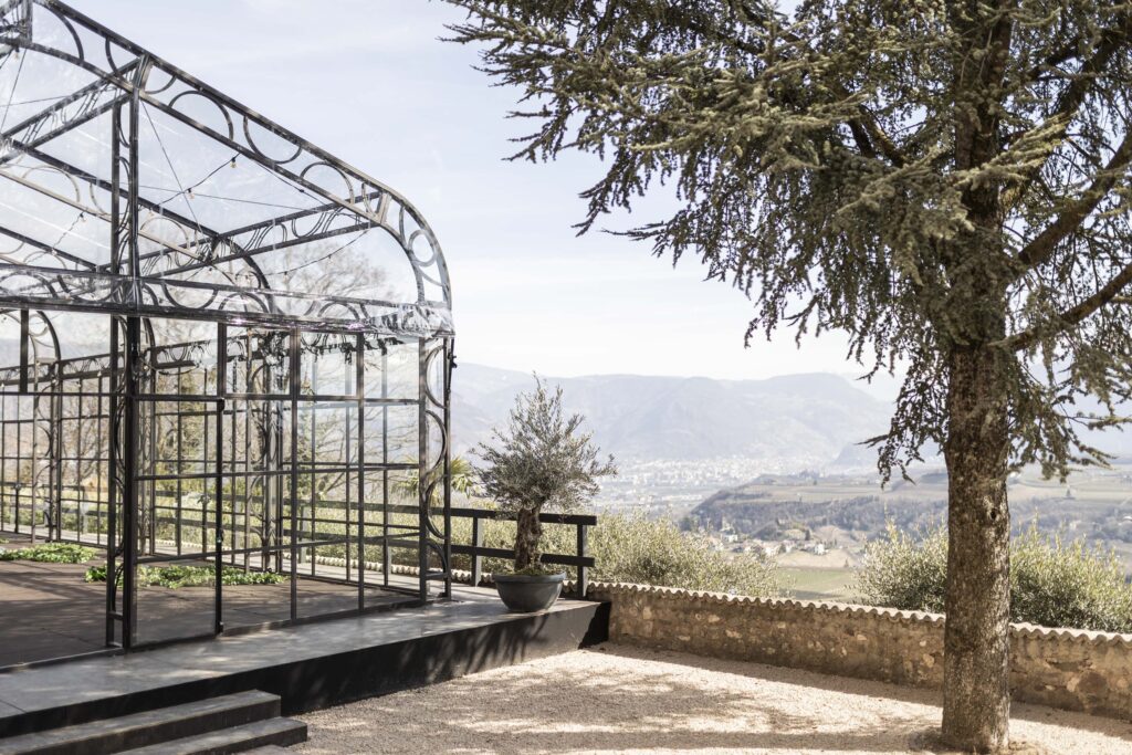 Hochzeitslocation in Bozen; Hochzeitsplanung für eine freie Trauung mit Bergpanorama